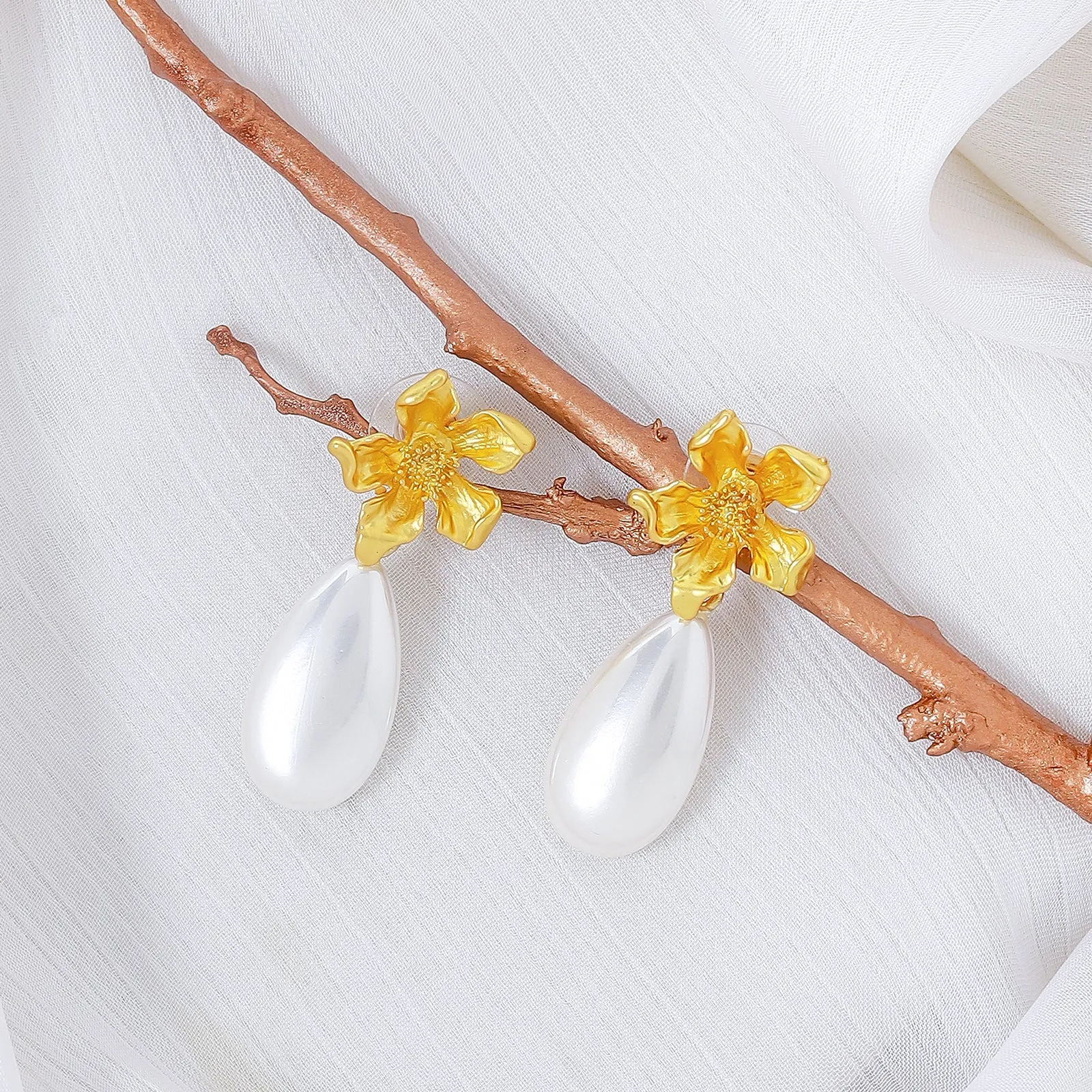 Amaryllis Gold Earrings