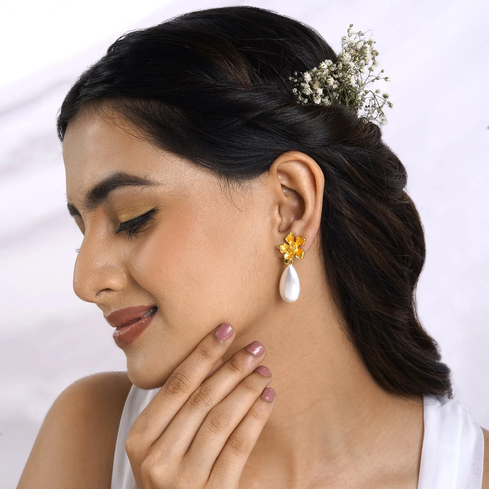 Amaryllis Gold Earrings