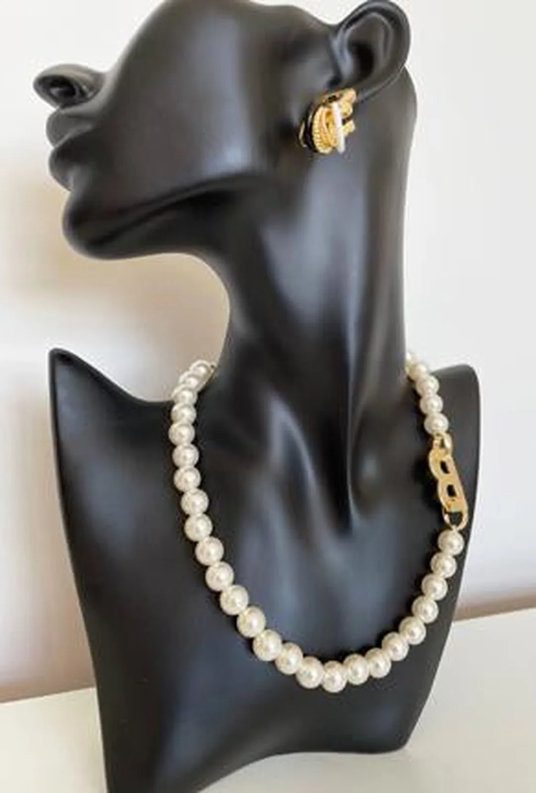 BRIAR - "B" PEARL NECKLACE