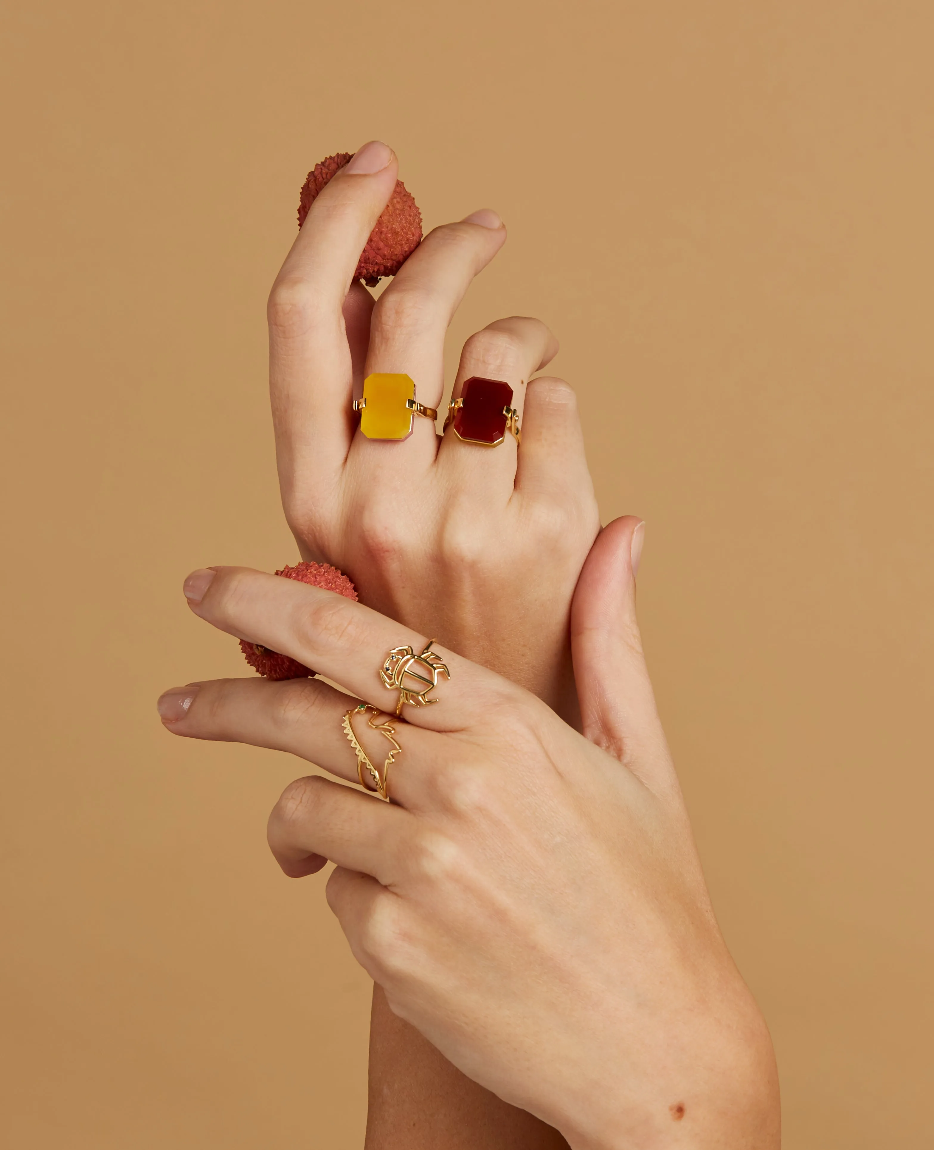 DECO SANDWICH CARNELIAN   YELLOW JADE RING