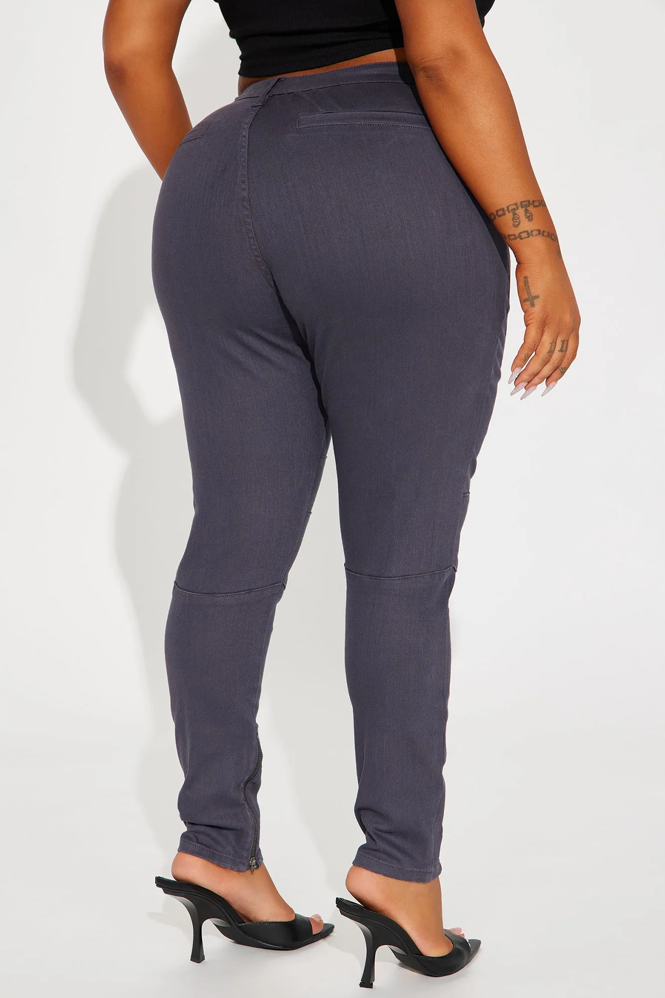 Keeping Score Skinny Pant - Charcoal