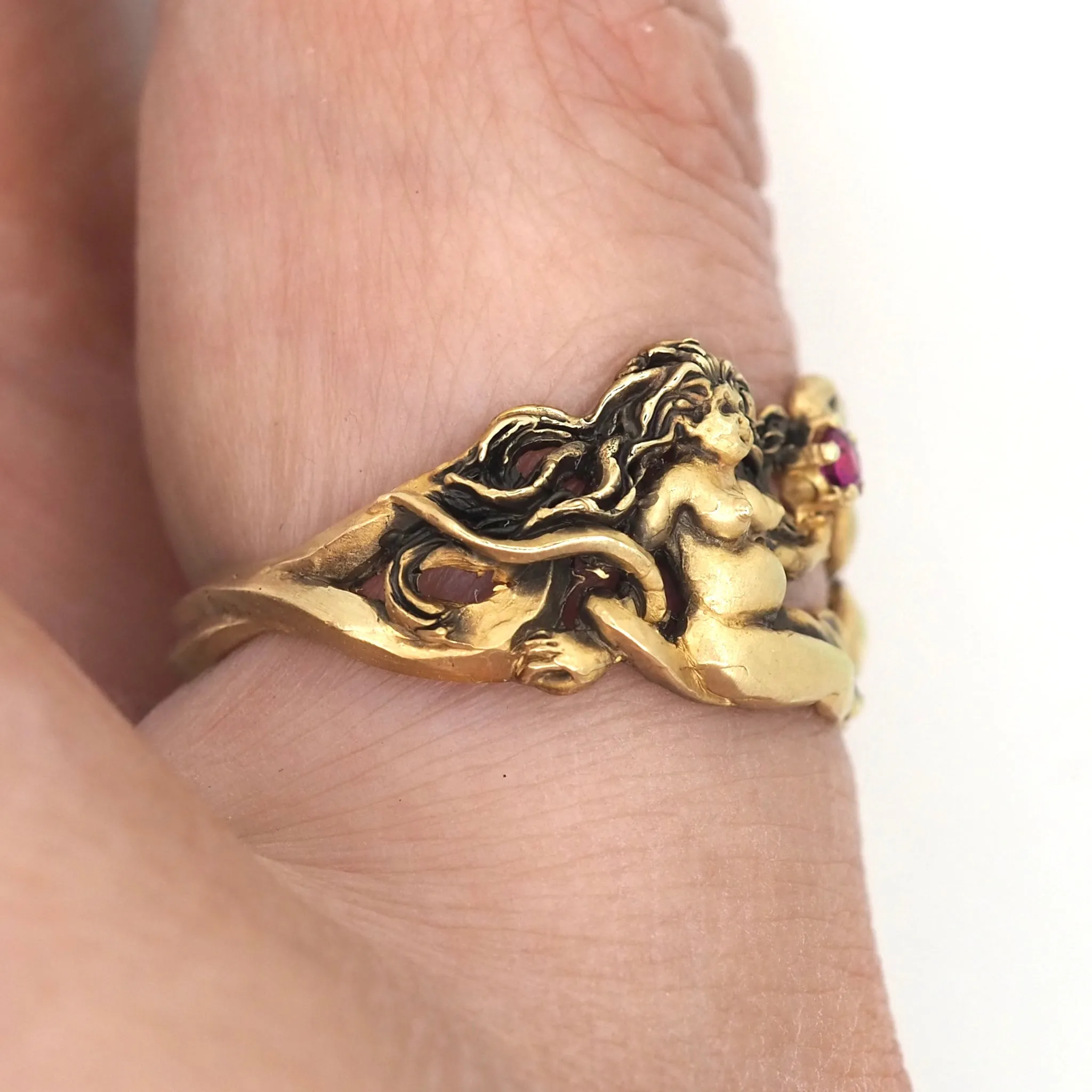 Nudie and the serpent ring