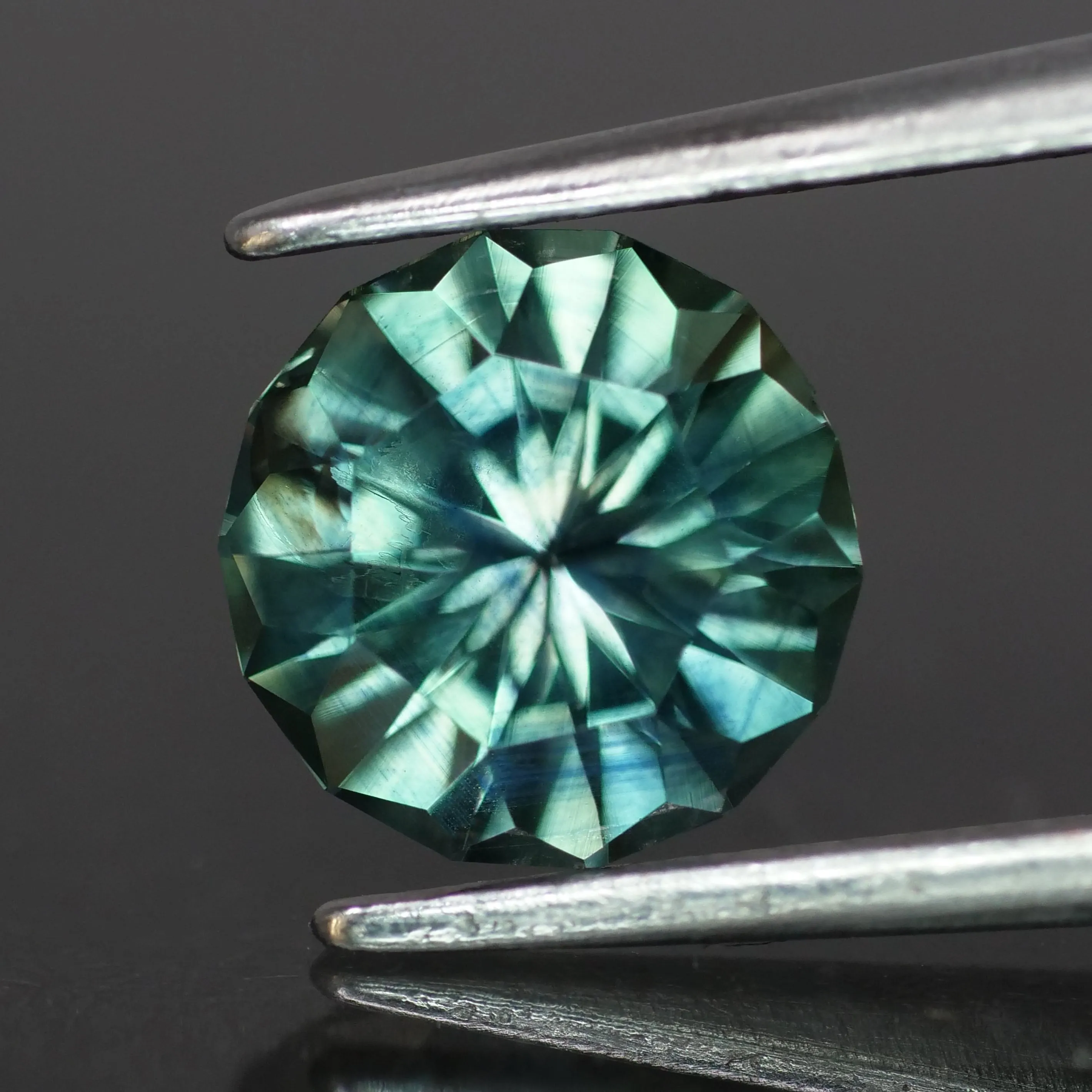 Sapphire | natural, teal color, precision cut *7.5 mm, sunflower design, 1.6ct