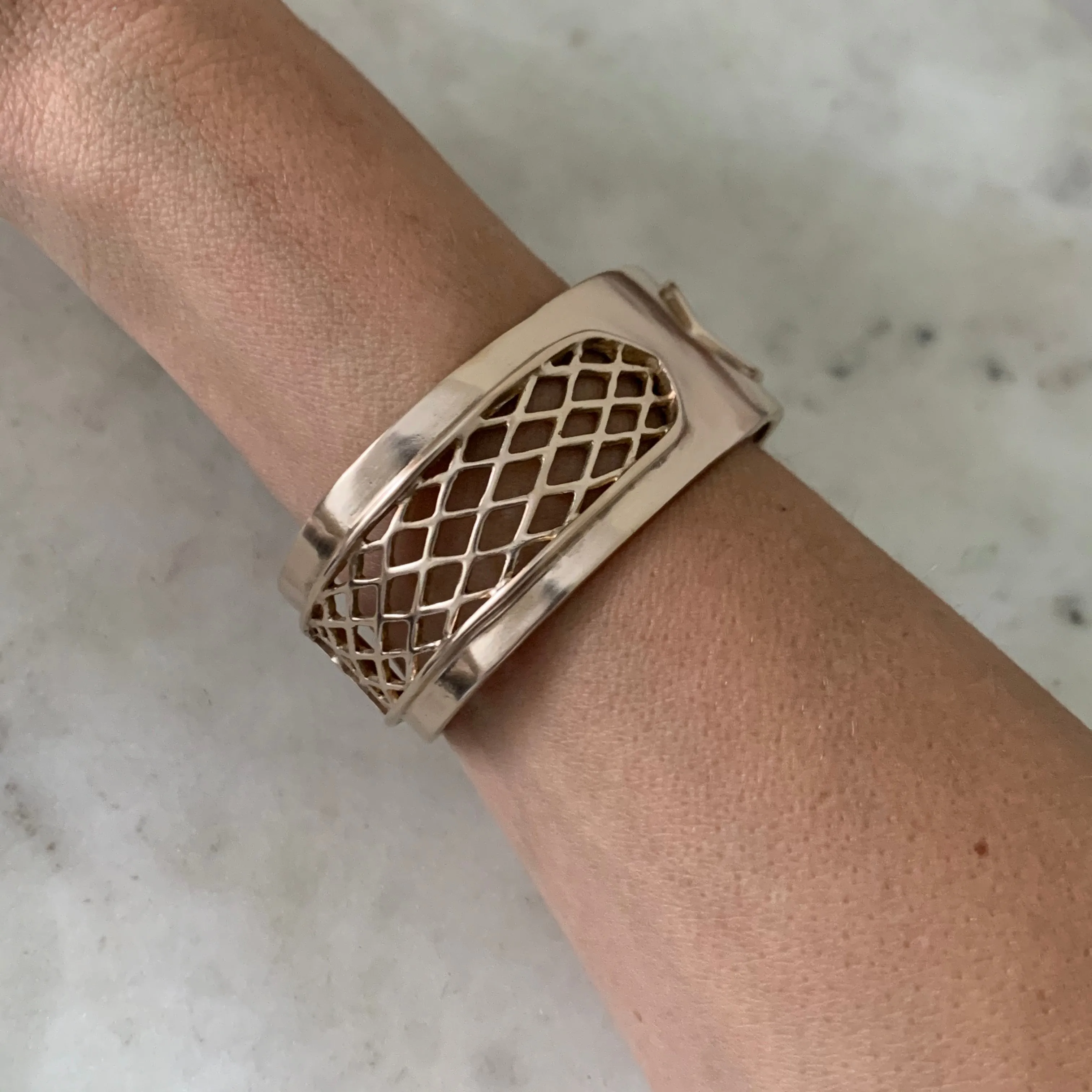 WINDOW CUFF